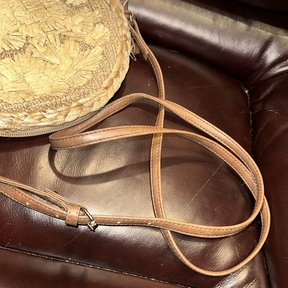 Round Jute Crossbody Bag - Picture 15 of 16